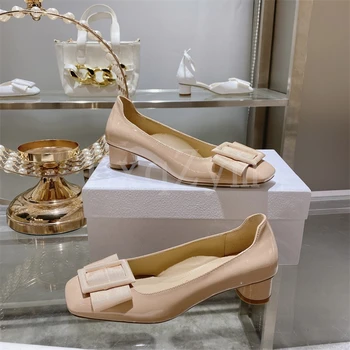 אלגנטי מבריק מתוק עור נעלי נשים פרל פרפר קשר עיצוב נקבה משאבות להחליק על אבזם נשים עקבים נמוכים הגברת מסיבת נעליים